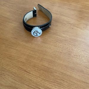 Snap bracelet.  Can change to any snap you want.